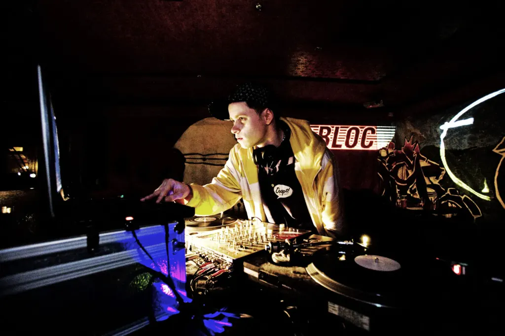 Bloc Weekend 2008 — documentary, event and music photograph in Hemsby-on-Sea, Norfolk, UK, frame 79 of 151.